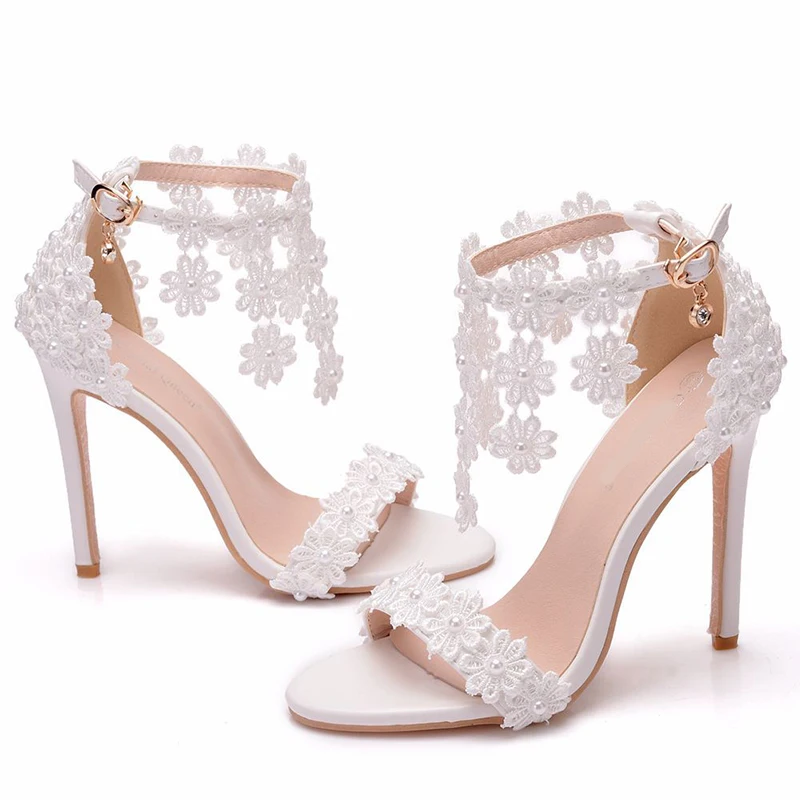 Свадебные туфли ручной работы с белыми кружевами и цветком, Летние Босоножки с открытым носком и ремешками на щиколотке, белые туфли для подружки невесты на тонком каблуке 4 дюйма