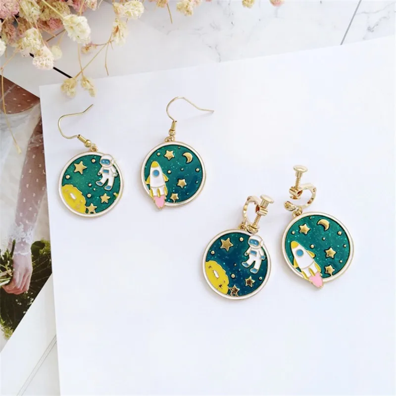 

Japan And South Korea Trendy Cartoon Rocket Astronaut Green Planet Enamel Metal Round Earrings Ear Clips Women Jewelry Gifts