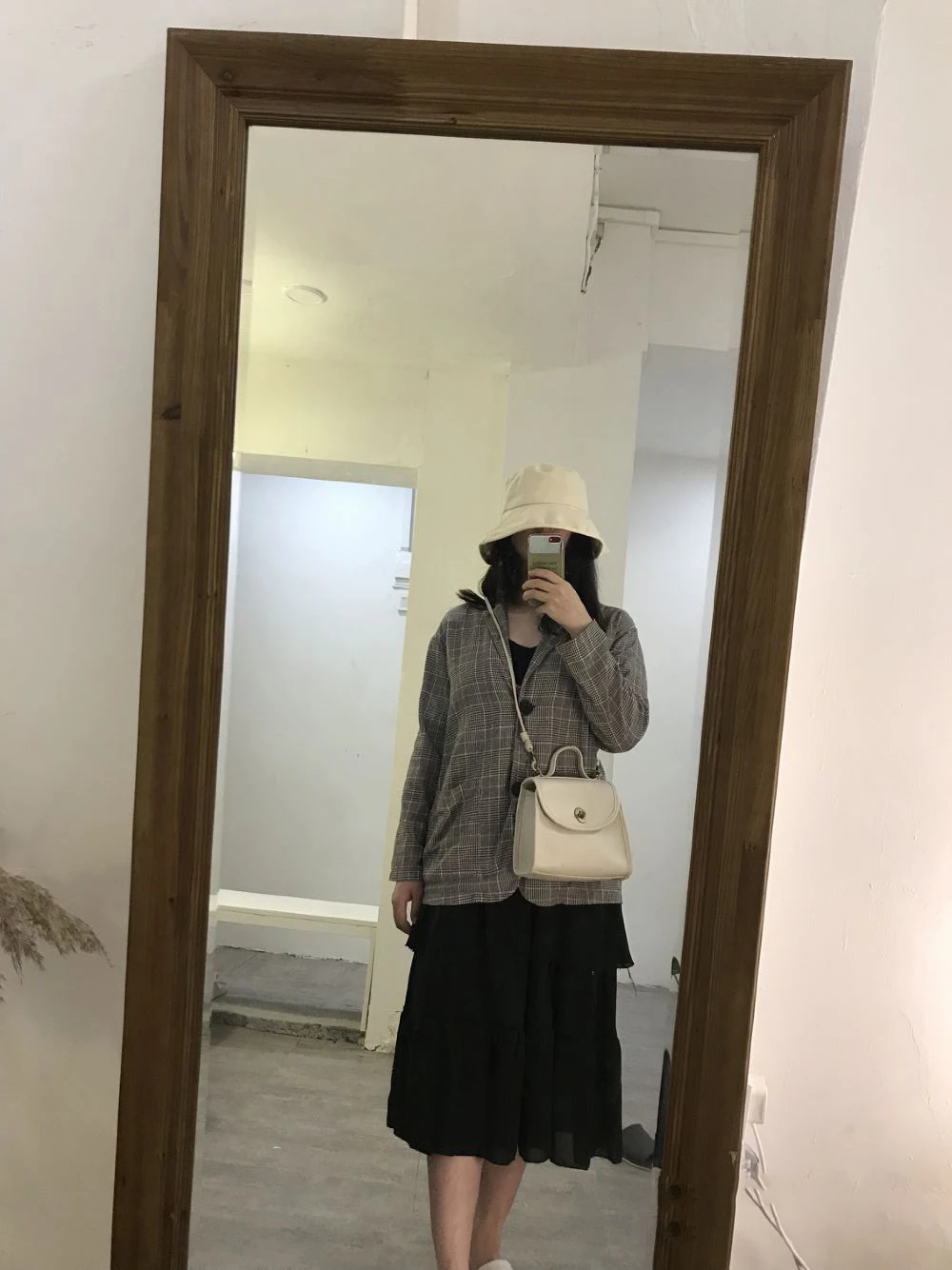 1 (17)