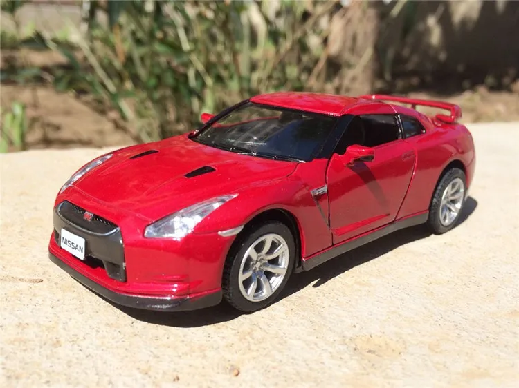 136 Nissan GT-R R35 (4)