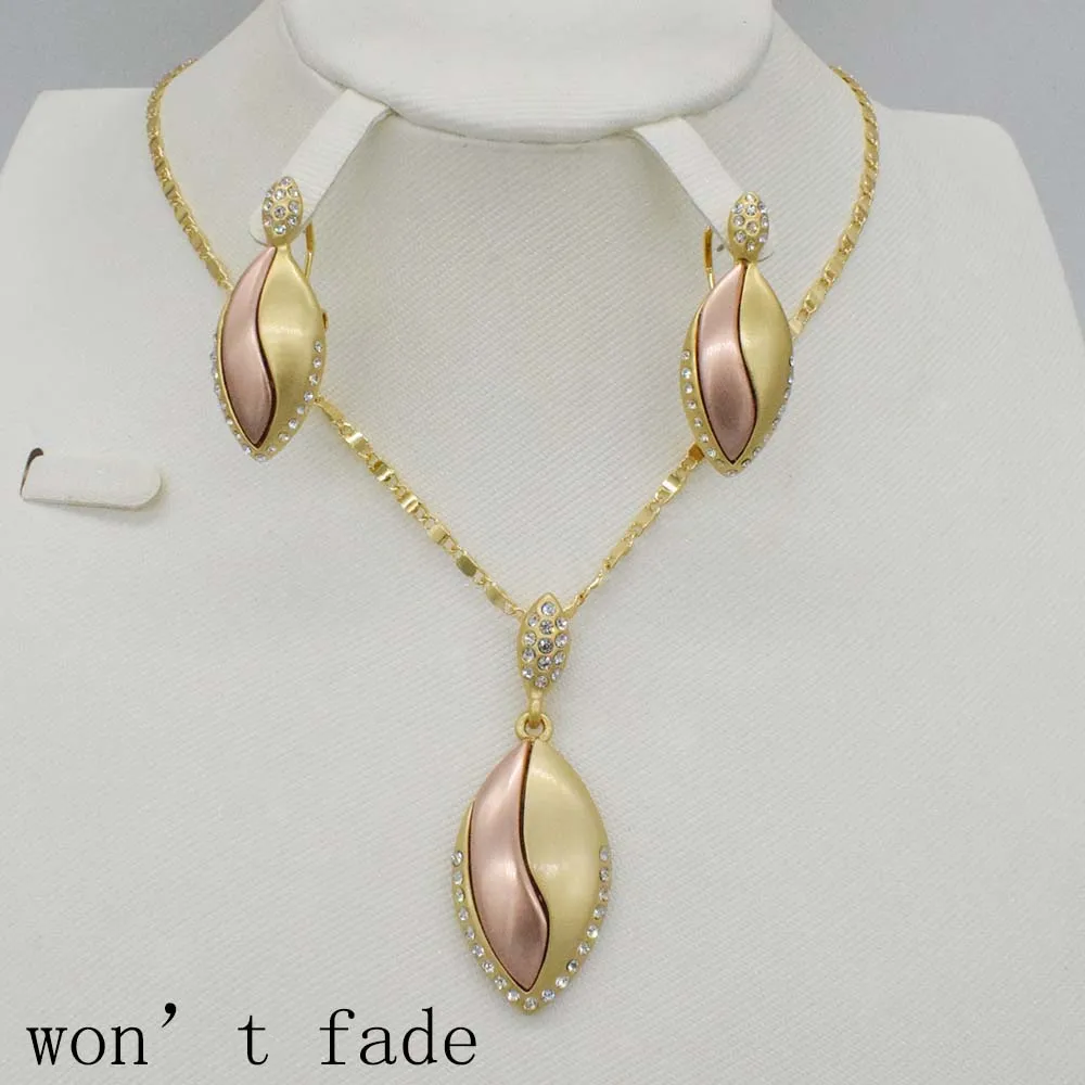 

2018 NEW unique gold necklace collocation fashion circular pendant earrings jewelry for women in Dubai Will not fade SET
