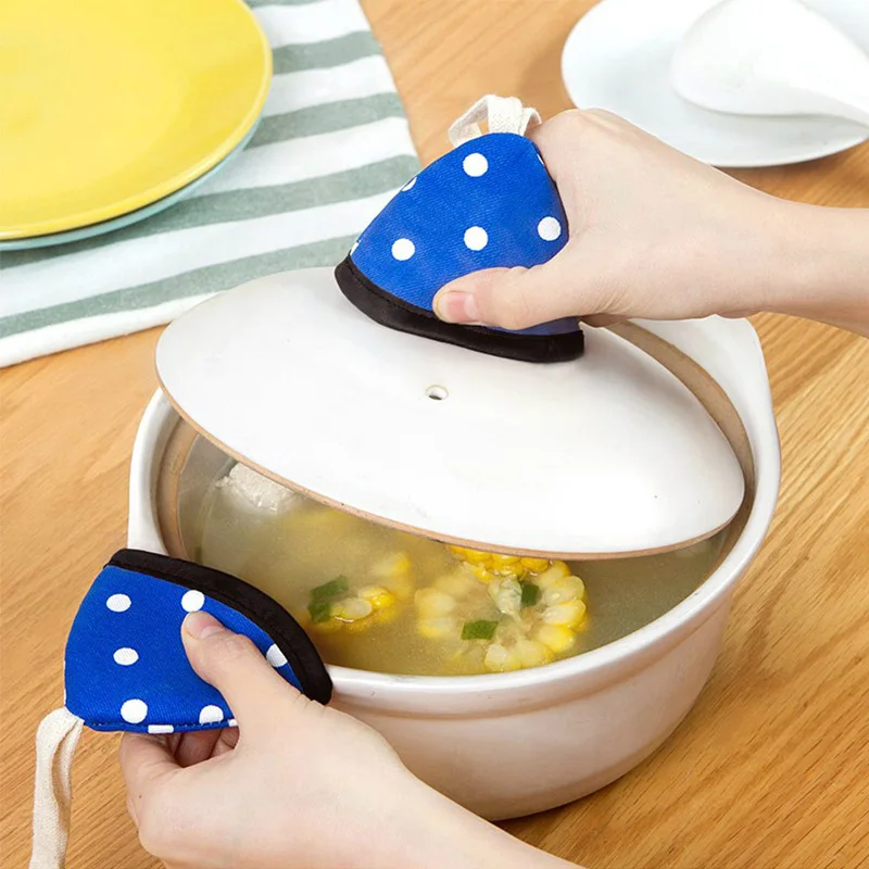 

FOURETAW 1 Piece Cute Fashion Dot Kitchen Cooking microwave baking BBQ Dish pot oven potholders oven mitts kitchen gloves