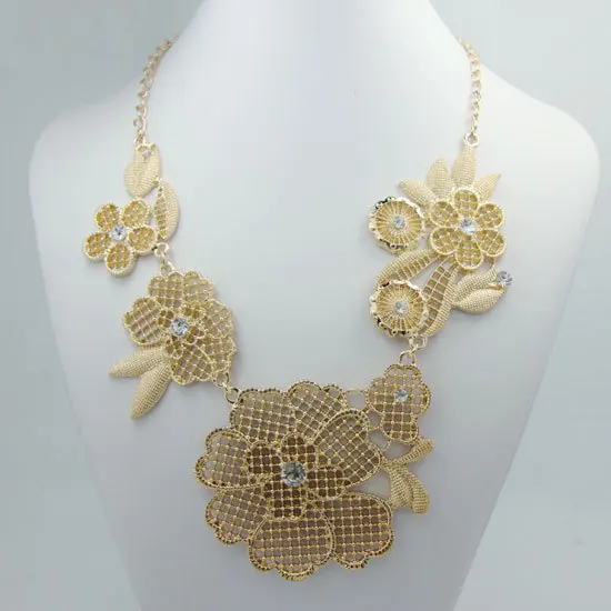 

TTjewelry Vintage Fashion Art Deco Hollow Flower Leaf Gold-Tone Statement Necklace Clear Rhinestone Crystal