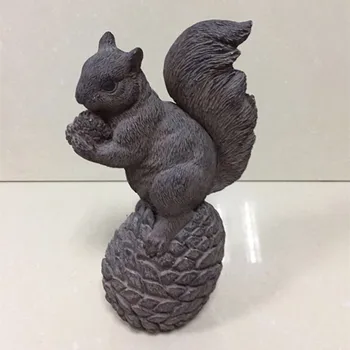 

Cute Squirrel Artificial Animal Ornament Villa Creative Garden Decoration
