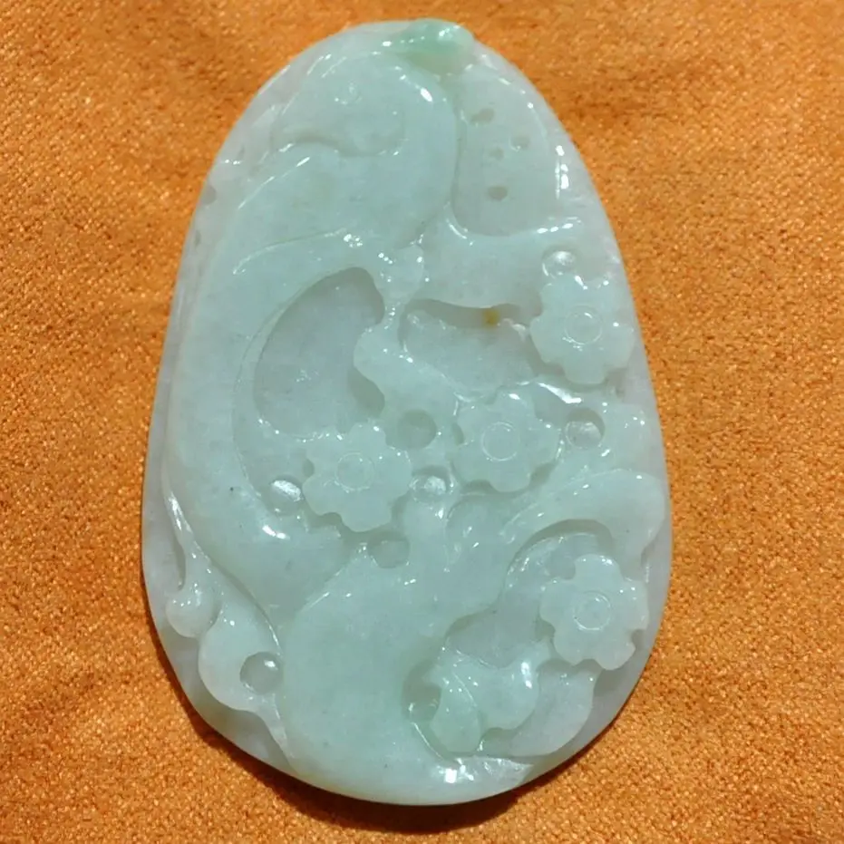 

Certification of natural "armor" class green jadeite jade pendant ~Lucky bird 10.19