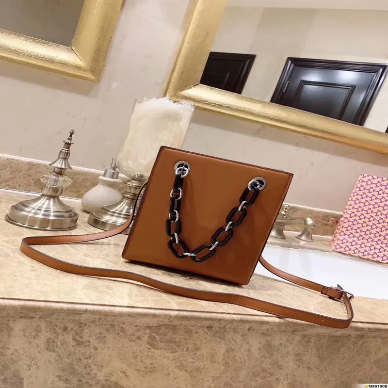 

Top quality large capacity chain handbag female 2019 new fashion sexy small square bag wild shoulder Messenger bag