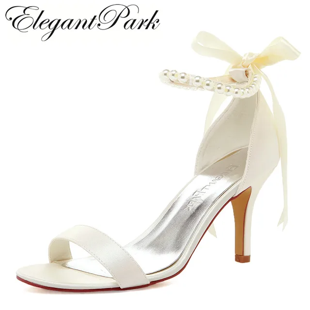 รองเท้าแฟชั่นผู้หญิง ใหม่ล่าสุด งานดี มีให้เลือกหลายแนว