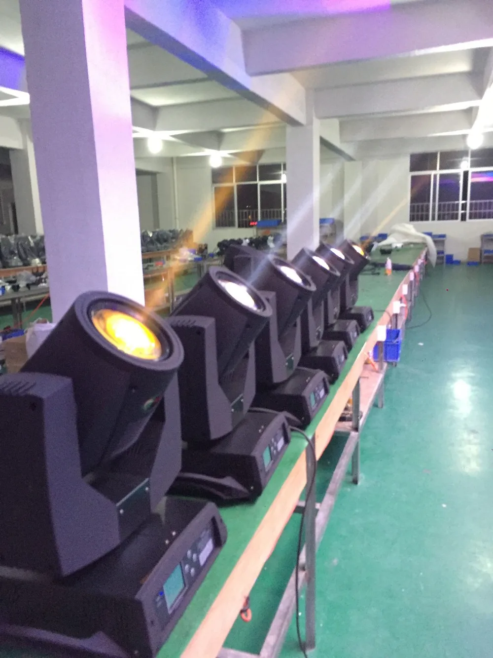 Дешевые Шарпи 200 Вт 230 Вт 7R луч света этапа перемещение головы 16 Prism DMX512 13 Цветов Диско диджей вечерние свадебные show оборудование для бара