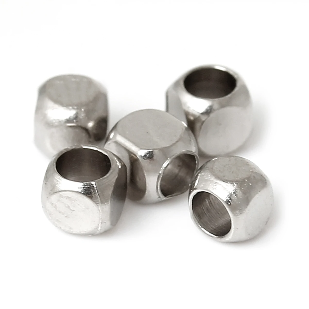 DoreenBeads الساخن النحاس البذور الخرز مكعب الفضة لهجة للمجوهرات صنع حوالي 2.5 مللي متر x 2.5 مللي متر ، ثقب: تقريبا 1 مللي متر ، 35 قطعة 2017 جديد