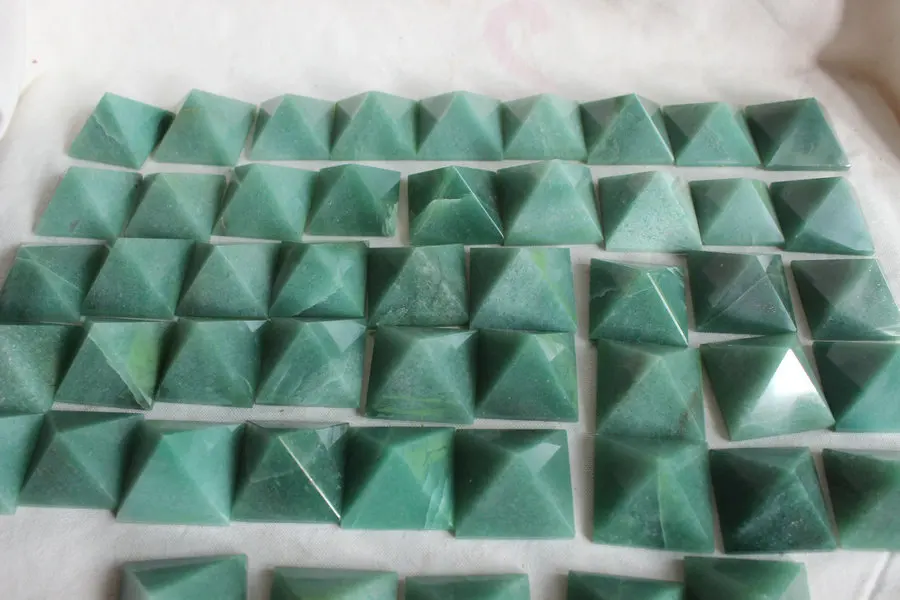 

100 Pieces Natural Green Aventurine Jade Crystal Pyramids Polished Healing Gem Stone,Wholesales Price