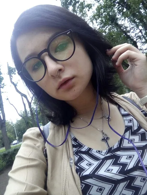 UTB81gEni__IXKJkSalUq6yBzVXaw