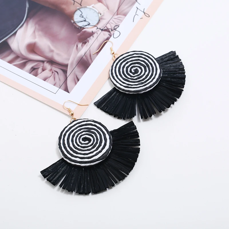

Boho Drop Earrings Women Raffia Round Geometry Pendant Big Fringe Lafite Dangle Earrings Fashion Party Jewelry Gift oorbellen