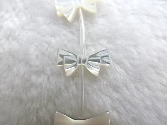

Shell Bead 20mm high quality Genuine MOP Shell ,white Pearl Shell butterfly charm beads Full strand 15pcs