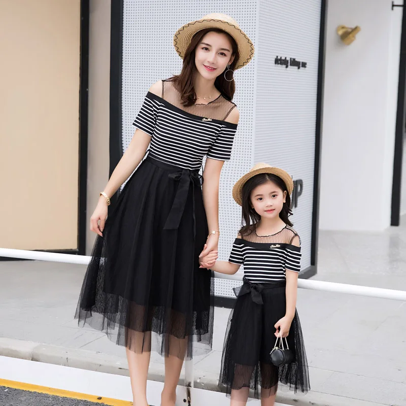 

2018 Black Off Shoulder Dress Daughter Mother Matching Family Outfits Mom Daughter Clothes Summer Slim Stripped Yarn Dress
