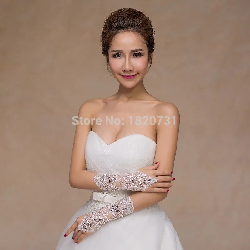 2017-Crystals-Beaded-Wedding-Gloves-Lace-Pascoa-Shorter-than-Opera-Length-Free-Size-Bridal-Glove-Fast (3)