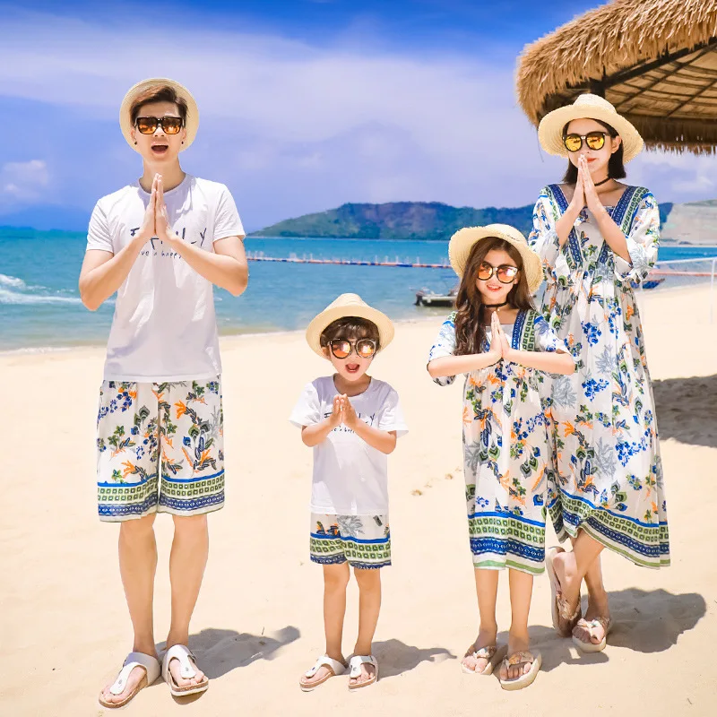 

Beach Family Set Shoulder-Out Mother Daughter Dresses Father Son girl Matching Clothes Family Clothing Sets Parent-Child Set