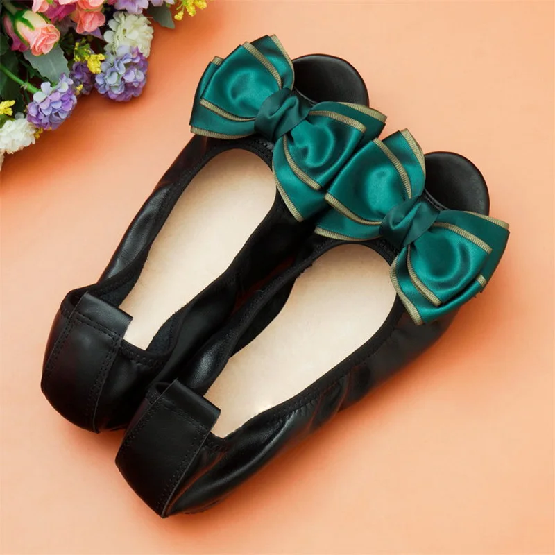 Black Smooth Green Bow