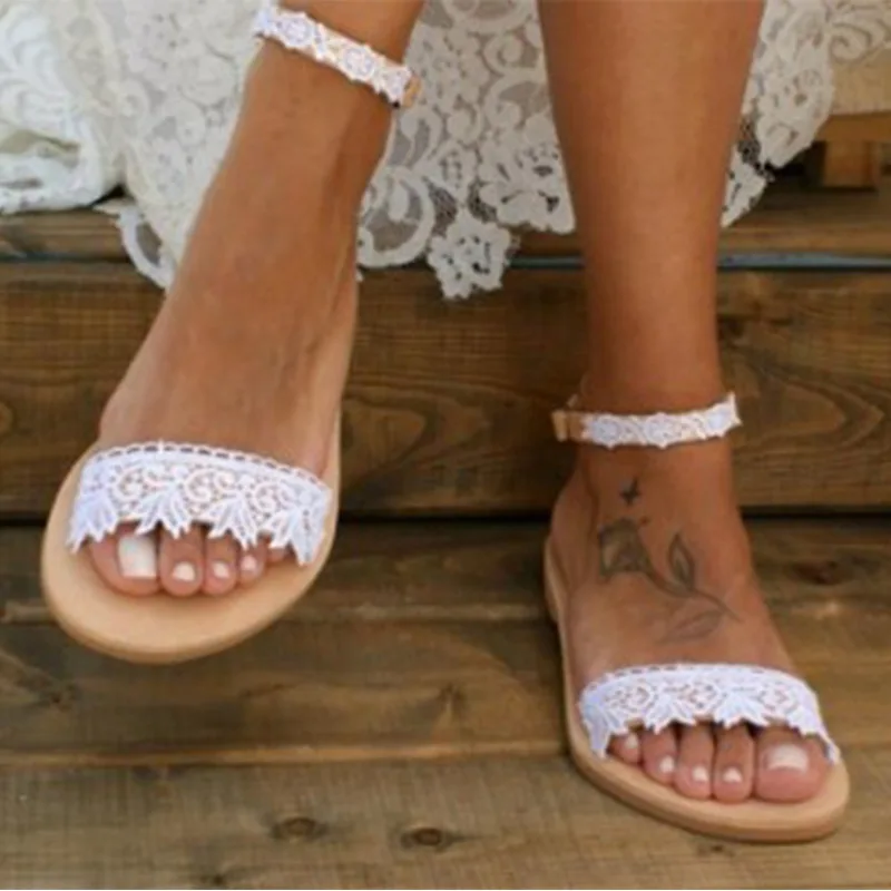 Летние женские сандалии на плоской подошве, белые кружевные повседневные женские туфли с открытым носком, пикантные пляжные сандалии с ремешком на щиколотке, большие размеры, sandalias mujer