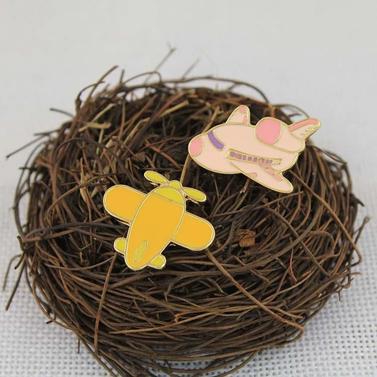 

Free Shipping Cute Cartoon Colorful Aircraft Drip Oil Brooch Pins Button Pins Clothes Decoration Jewelry For Women Gift