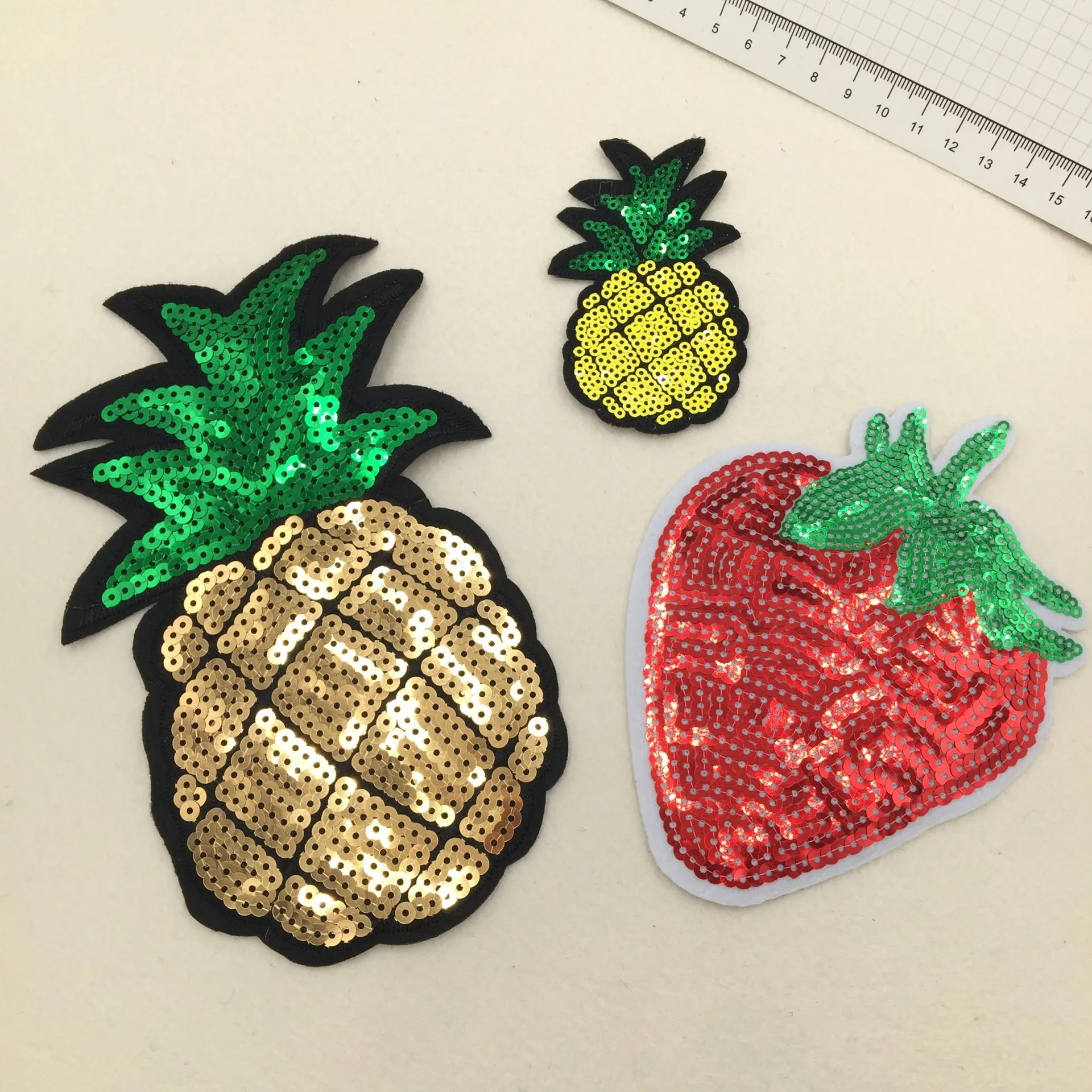 

10pcs Fruits Pineapple Strawberry Mbroidery Equin Patches Supplies Iron Patches for Clothing Supplies Embroidery Applique