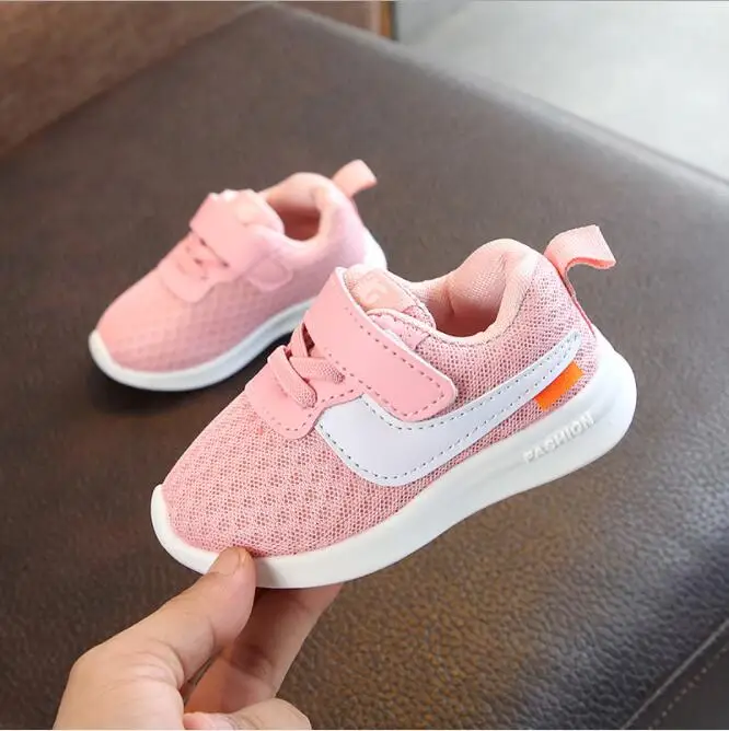 2019 جديد الاطفال أحذية للأولاد فتاة الأطفال أحذية رياضية كاجوال طفلة الهواء شبكة تنفس لينة تشغيل أحذية رياضية الوردي الأحمر
