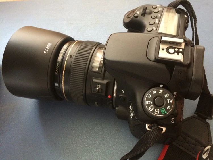 Пластиковая бленда для объектива с креплением на камеру фотовспышки Canon 55 мм f/1 8