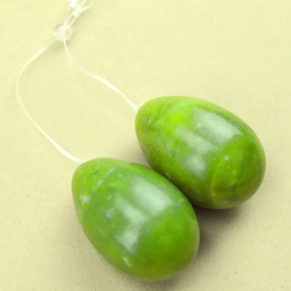 2 Pcs 40*30mm natural light green jade egg for kegel exercise pelvic floor muscles vaginal exercise yoni egg ben wa ball 2 Pcs 40*30mm natural light green jade egg for kegel exercise pelvic floor muscles vaginal exercise yoni egg ben wa ball