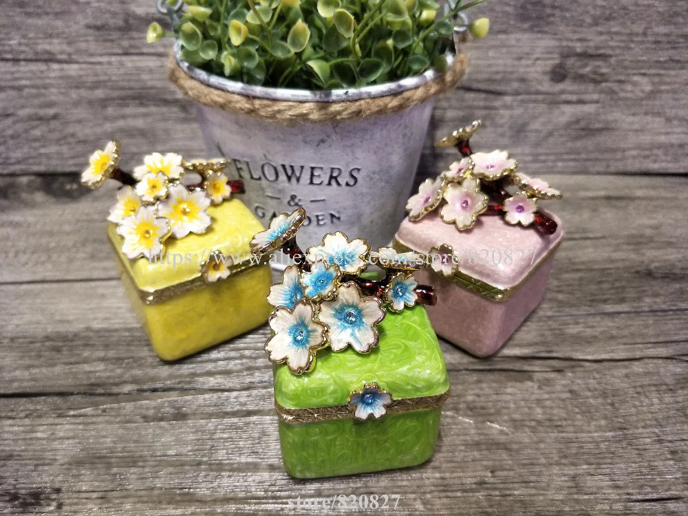 Square Shape Trinket Box Retro Fower on Lid Trinket Jewelry Box  Wedding Flowers Jewelry Storage Case Gift Earring Ring Box