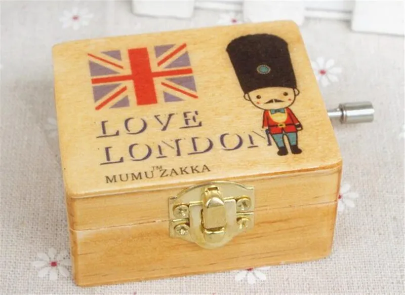 

2018 Hot Home Decoration Cartoon Mini Wooden Hand-cranked Music Box the Nutcracker Doll Crafts Kids Toy Birthday Christmas Gift