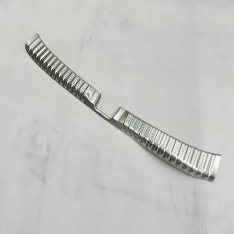 (4)