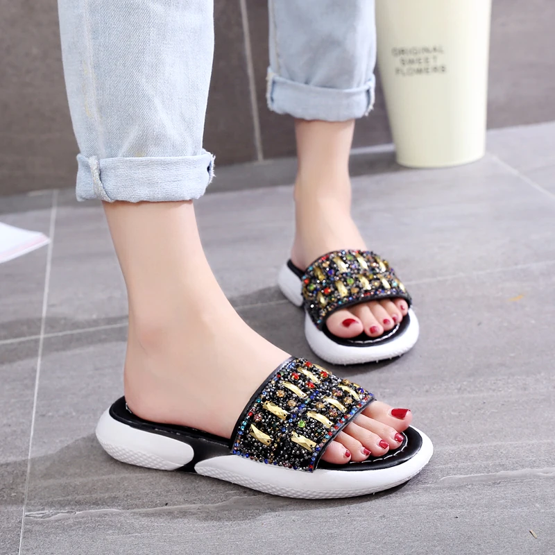 

QWEDF 2019 Brand designer Women Slippers Summer crystal woman flats walking shoes ladies Beach Slippers zapatos mujer CR-20
