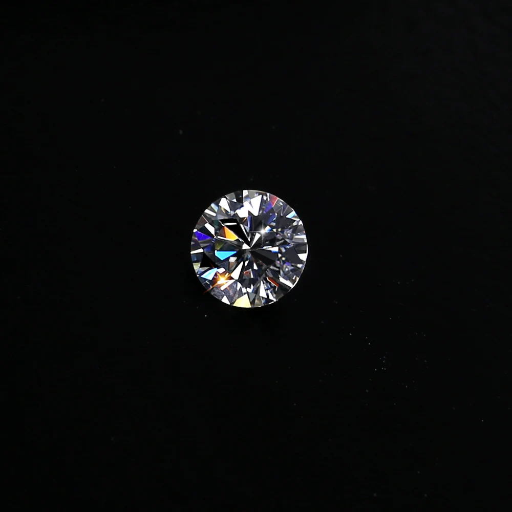 NiceGems Муассанит 0.4ctw Цвет меньше в виде сердечек со стрелами огранка круглая 4 5 MM F