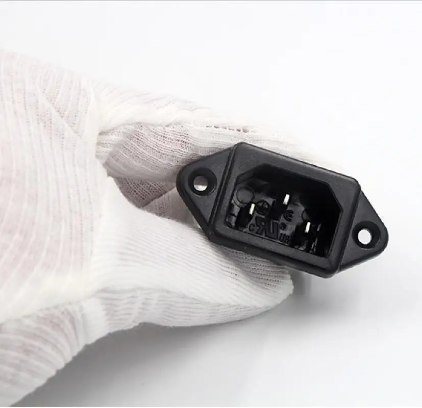 IEC Female socket (1)