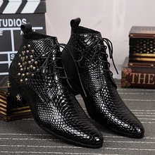 Европейский стиль; высококачественные ботинки в байкерском стиле из змеиной кожи; Мужская обувь; острые заклепки; ботильоны на шнуровке