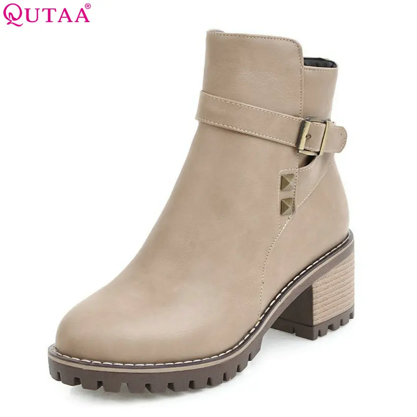 Prix QUTAA 2018 Femmes Cheville Bottes Zipper Conception De Mode Carré À Talons Hauts Bout Rond Toutes Les Sélections Dames Moto Bottes Taille 34 43