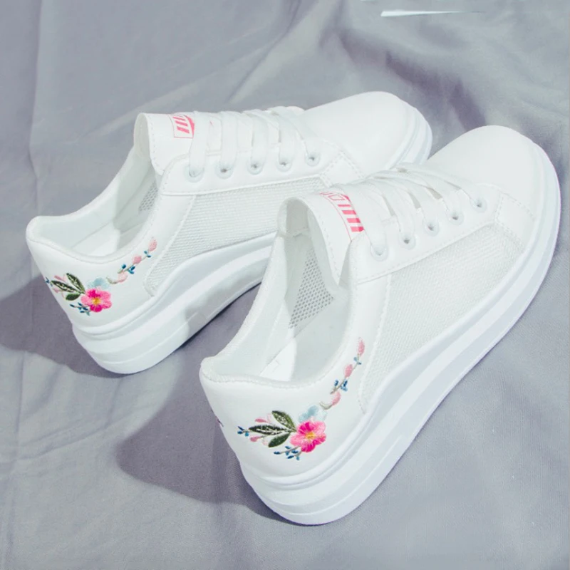 

Women Sneakers 2019 Spring Summer Women Shoes Fashion Flats Platform Embroidered Breathable Hollow Lace-Up Women Casual Shoes