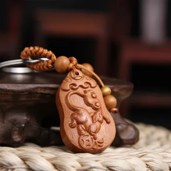 

100 Pieces/lot Zodiac Walnut Keychain Embossed Car Keychain Pendant Mixed Rat Temple Animals Souvenirs Birthday Gifts Key Ring