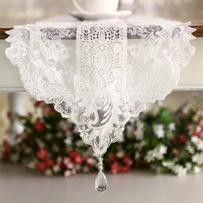 

Hot European White Table Runner with Crystal Pendant Luxury Lace Tablecloth Wedding Decoration Romantic Embroidery Table Covers
