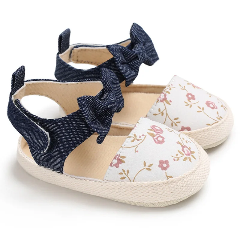 Обувь для маленьких девочек; Очаровательная джинсовая обувь с цветочным принтом для маленьких девочек; нескользящая новая обувь с цветочным принтом и бантом для новорожденных - Цвет: 01