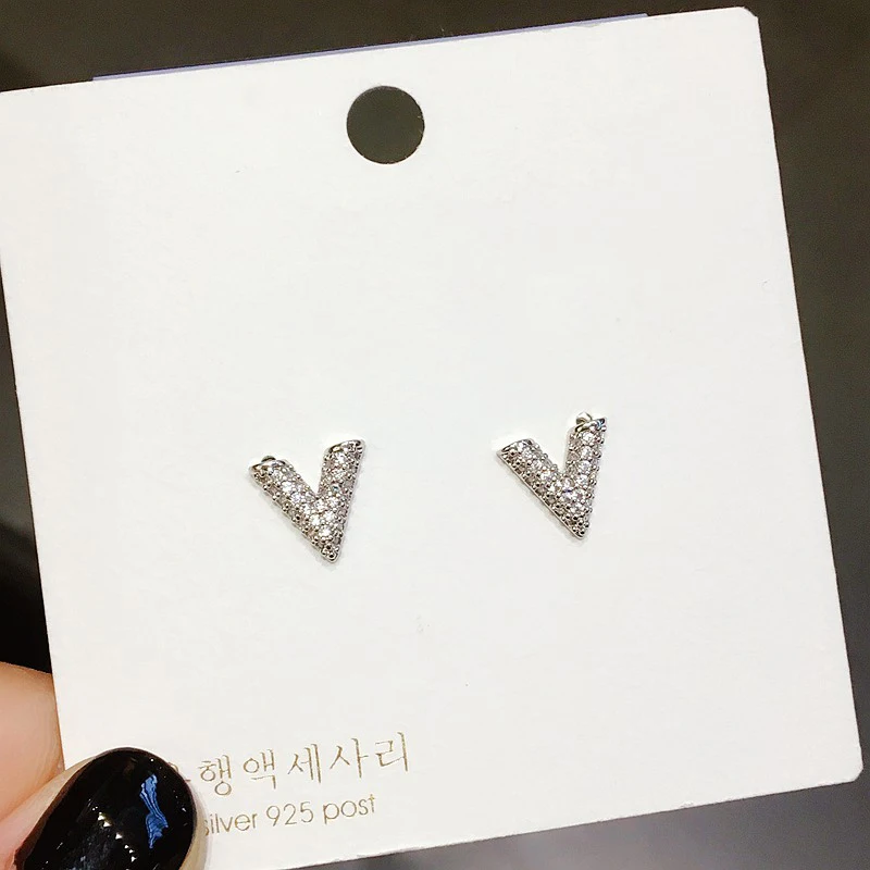 

Exquisite Letter V Shaped Stud Earrings Micro Paved Cubic Zircon Crystal Earrings for Women Girls Gift Jewelry