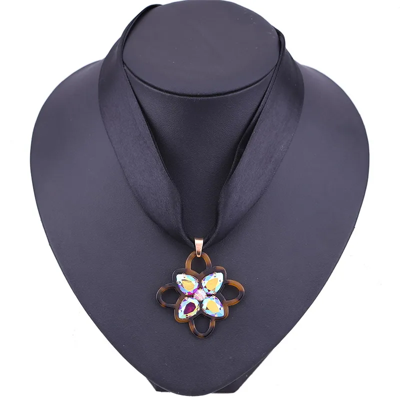 Choker Brown