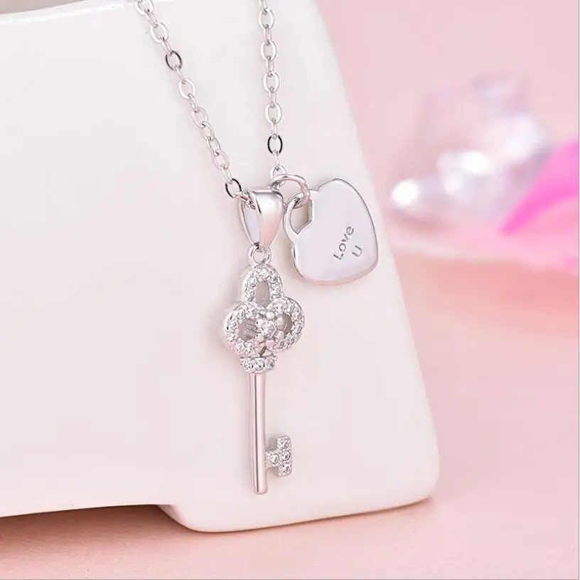 

S925 Sterling Silver Love Heart Shaped Key Pendant Necklace Women Clavicle Chain Luxury Designer Choker Collier Bijoux Jewelry