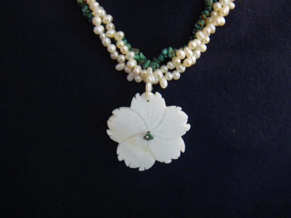 

HOT 002394 Turquoise Chips and Fresh Water Pearl Necklace with Floral Shell Pendant