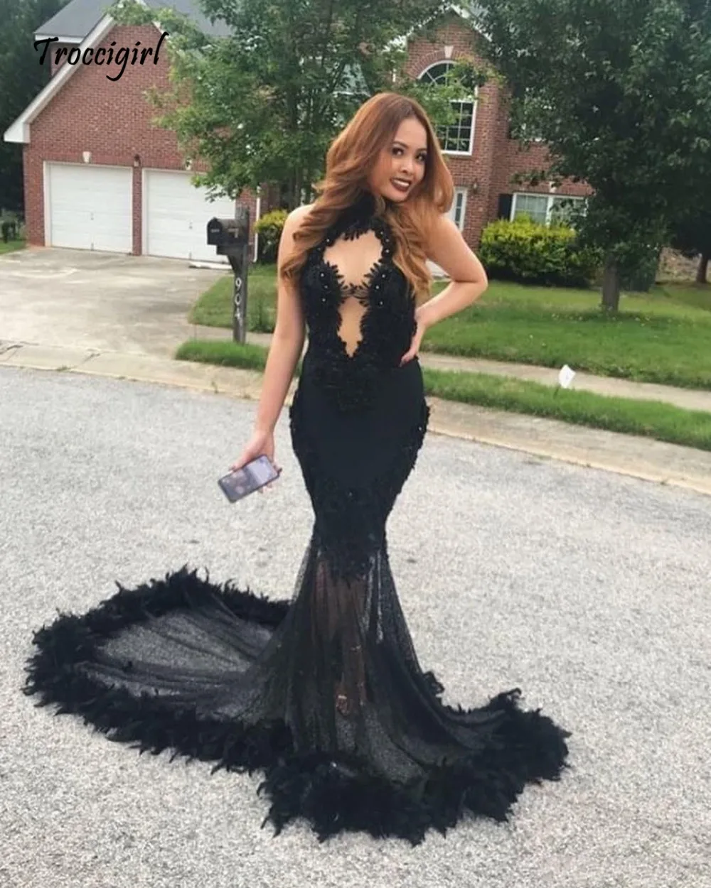 

2019 Sexy Mermaid Black Girls Prom Dresses with Feather Backless Halter Vintage Lace Plus Size African Arabic Formal Evening Par