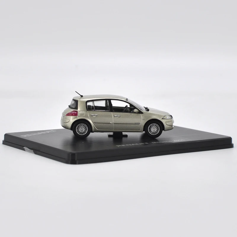 1:43 Renault Megane 2006 Металлическая Модель Автомобиля заводской 4S продажи подарок для сбора и в качестве подарка и украшения