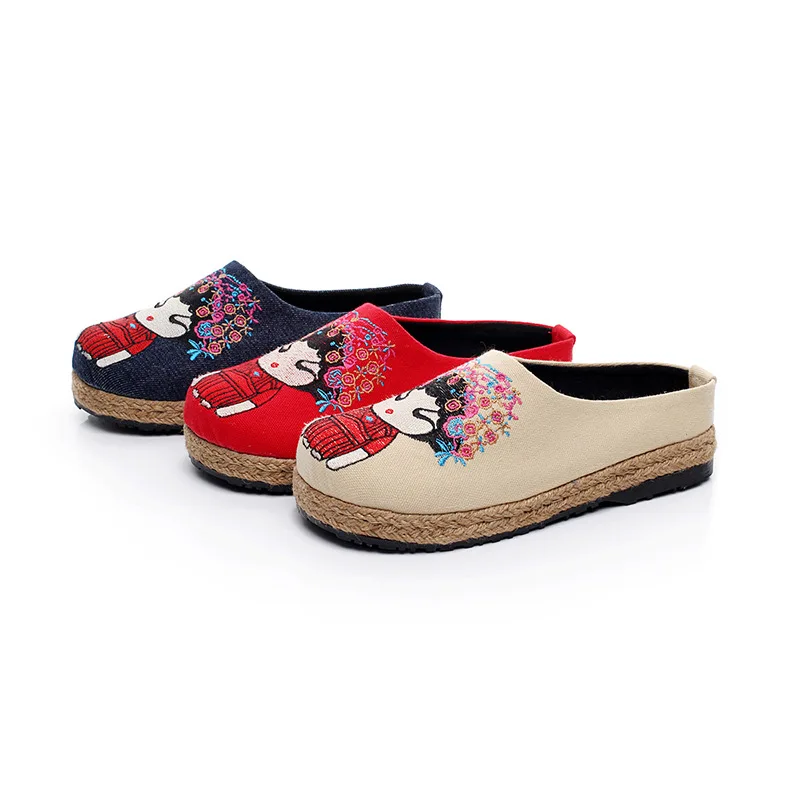 

2018 new flat shoes breathable round head thick bottom retro national style single shoes casual shoes.