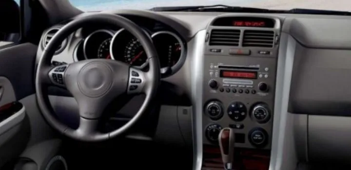 Suzuki Escudo Grand-6