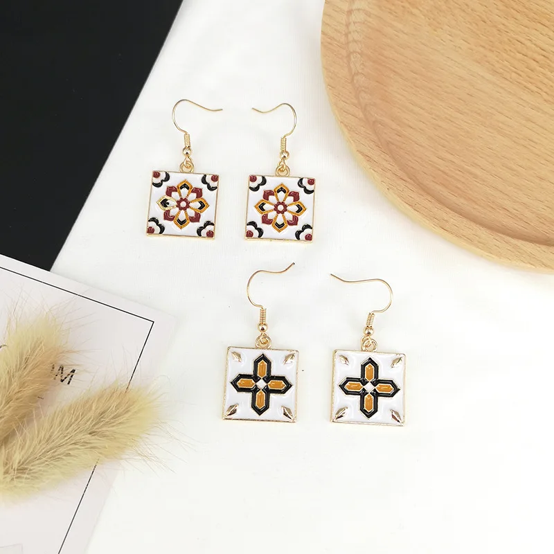 

Vintage bohemian baroque tile temperament simple pattern earrings