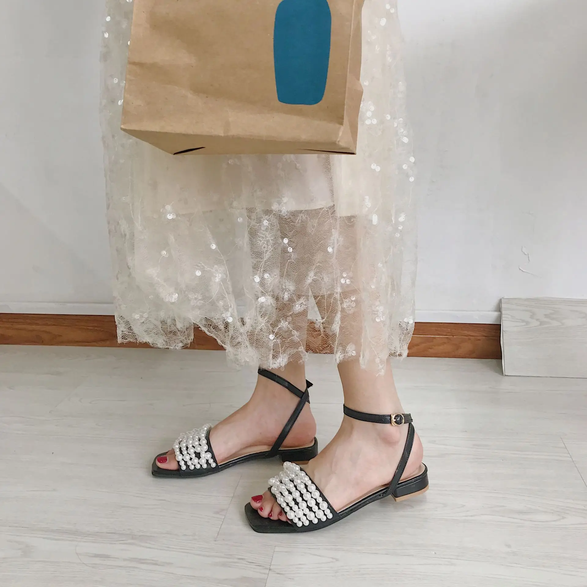 Dwayne/2019 женские летние сандалии с открытым носком; римская обувь на низком каблуке с пряжкой и бусинами; женские сандалии на квадратном
