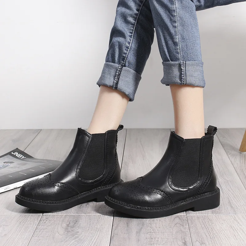 

2018 winter new fashion simple solid color thick sole Martin boots women trend comfortable wild plus velvet warm casual boots.